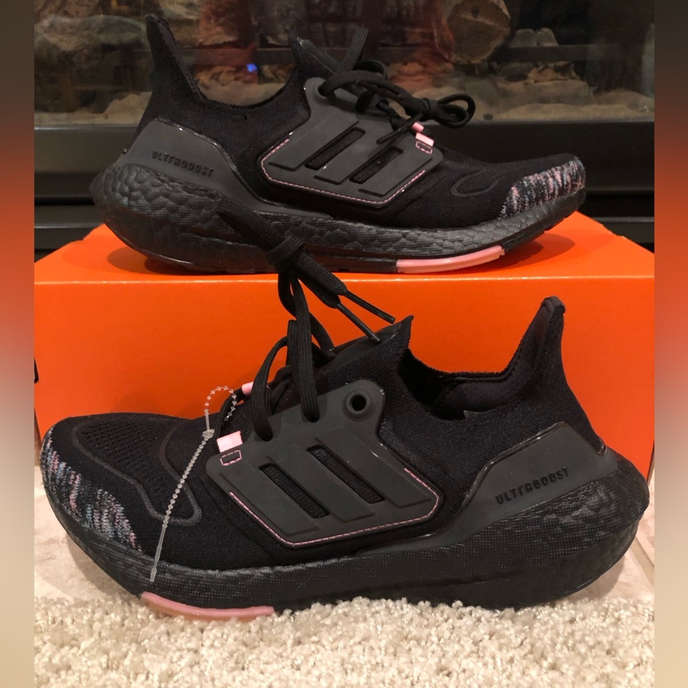 Size 7 - adidas UltraBoost 22 Black Beam Pink BRAND NEW 🎁🎁 BoX not included 🔥